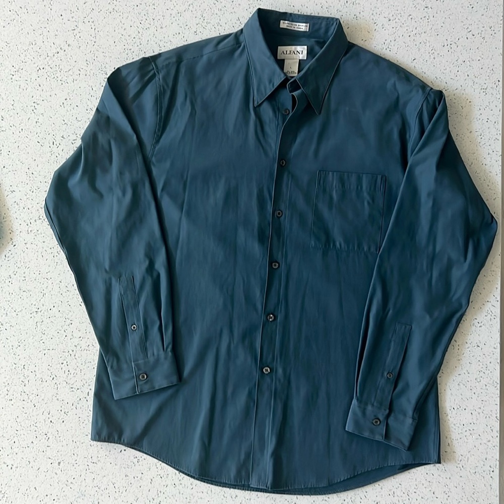 Men’s Alfani Dress Shirt (Large)